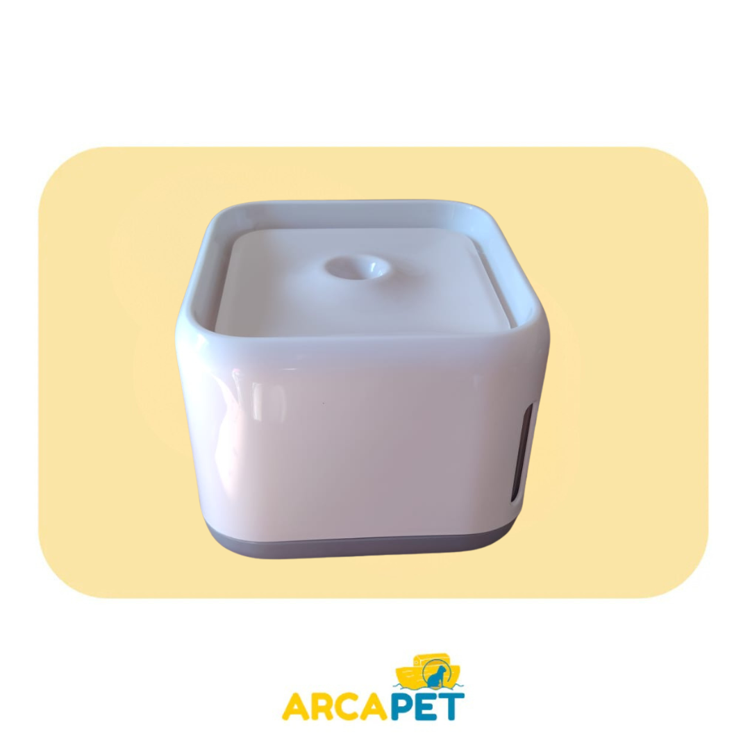 Fuente de agua cuadrada 2.3L