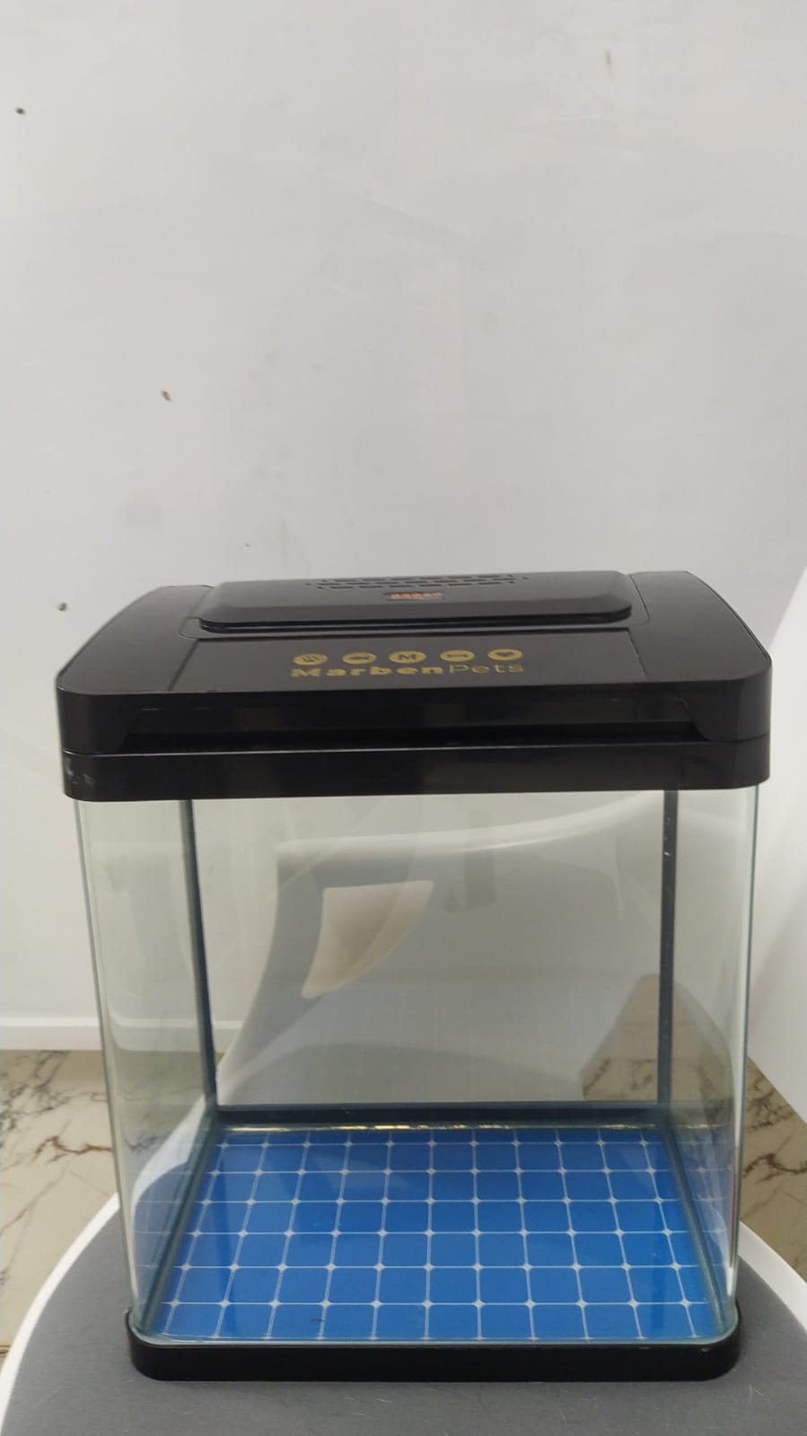 Acuario Negro Marben con Luz y Filtro