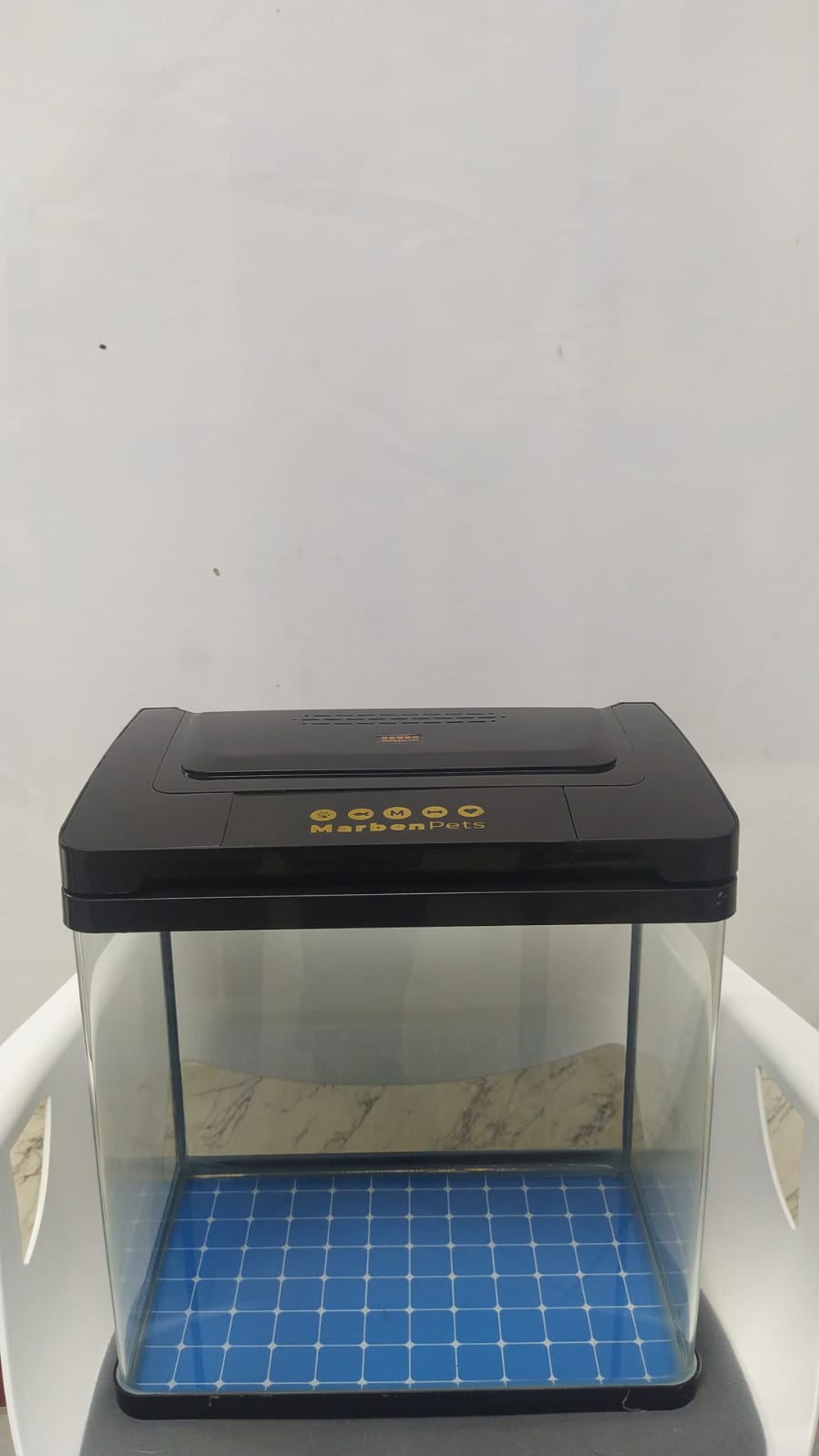 Acuario Negro Marben con Luz y Filtro